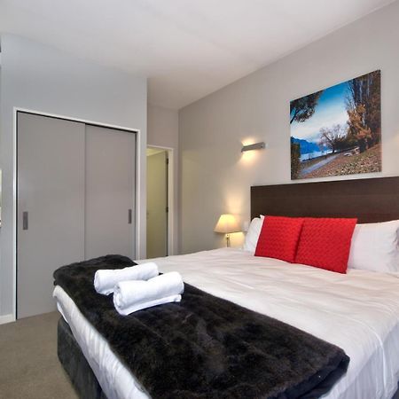 Pure Retreat Lake Views Queenstown Exterior photo